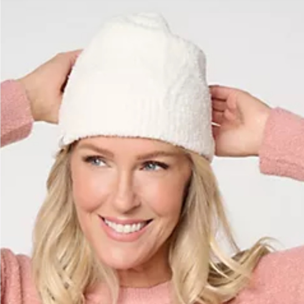 Nwot Barefoot Dreams Beanie in Pearl B6